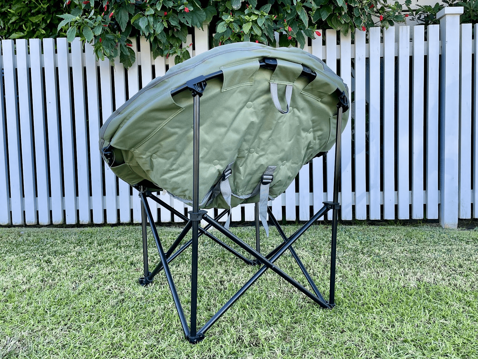 Carry handle on the back of the Spinifex Comfort Line Moon Chair