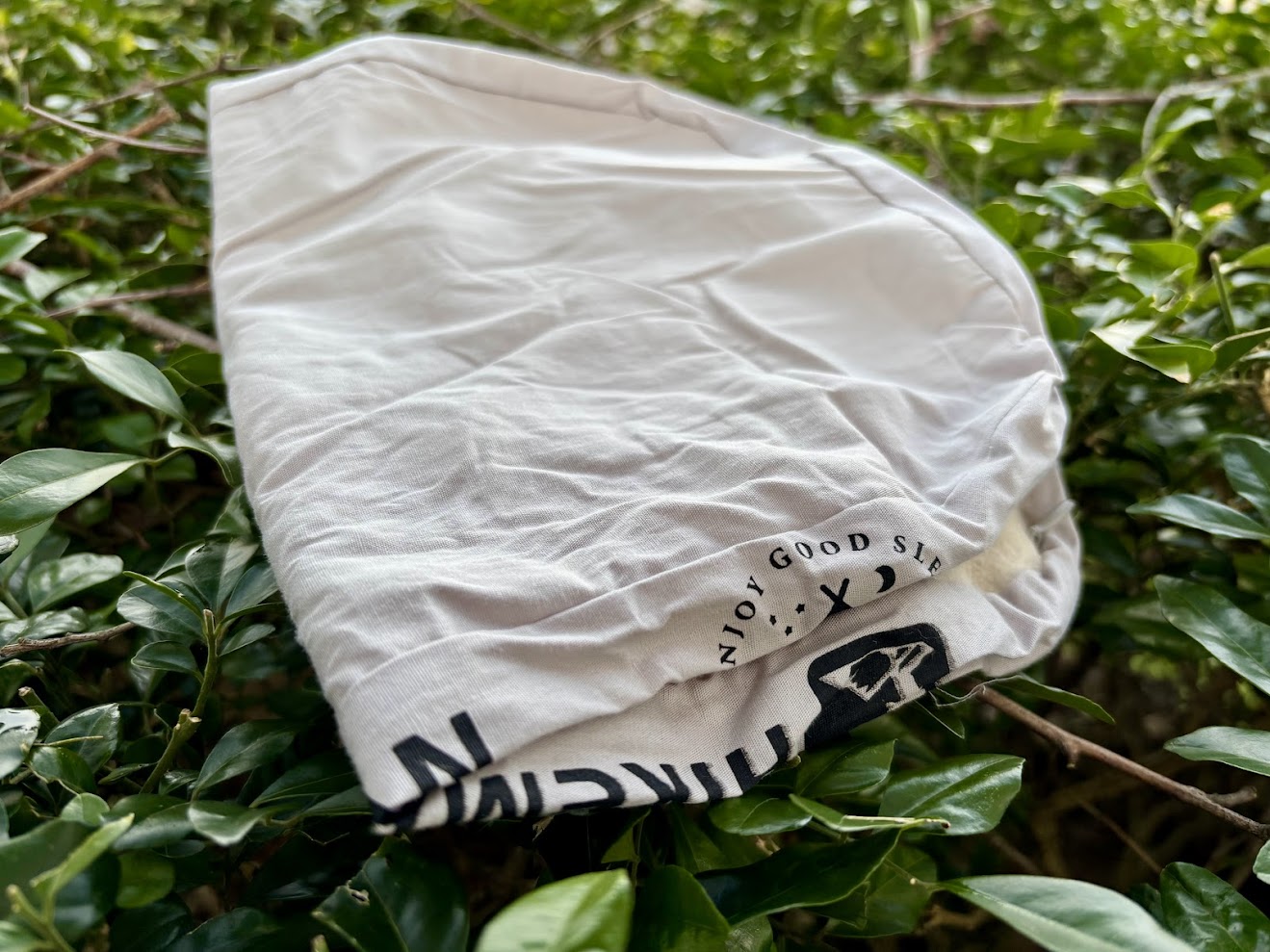 The outer cover of the Hikeman pillow is removable and machine washable