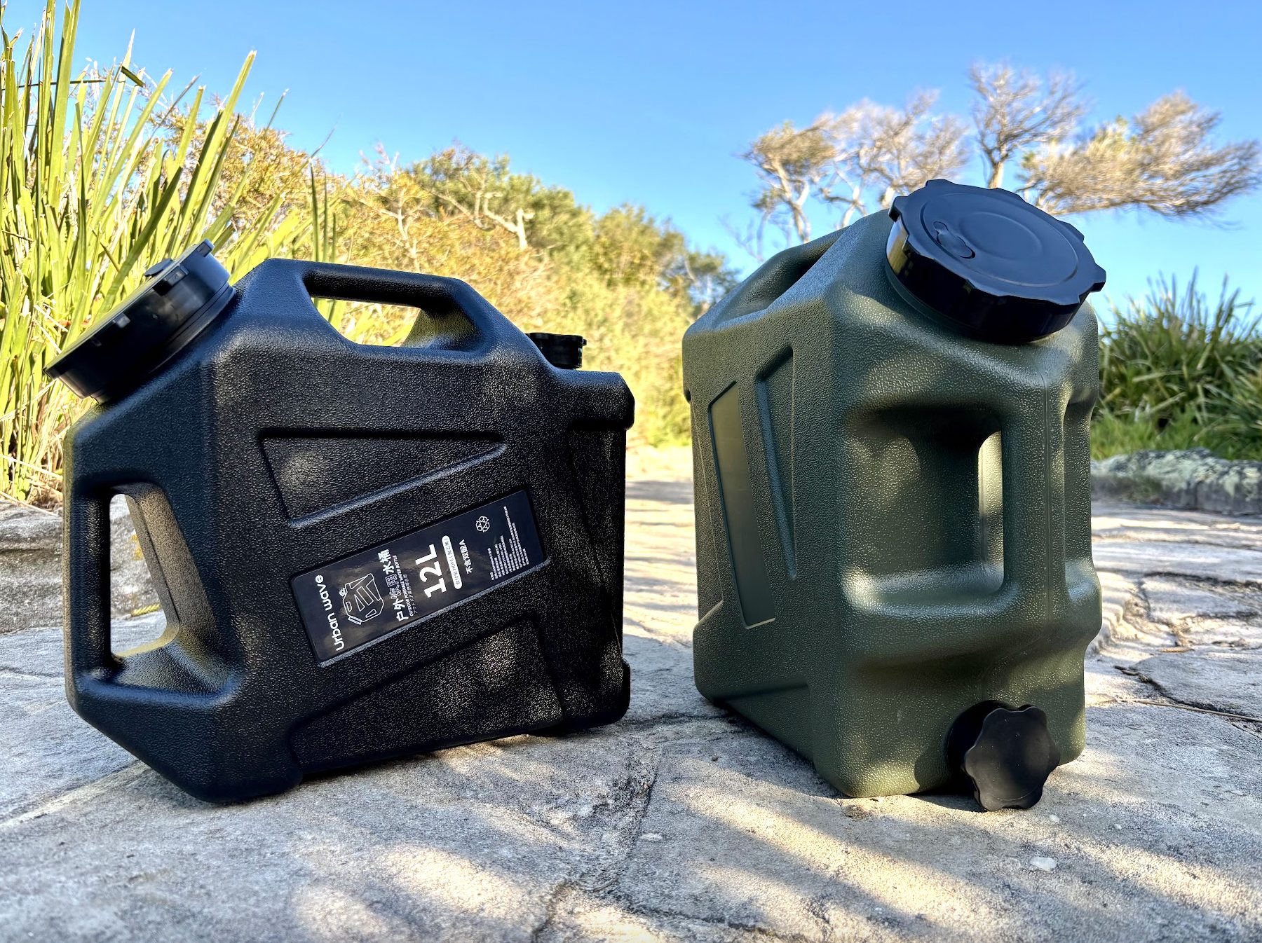 Portable 12L water containers for camping​ in army green and black colour