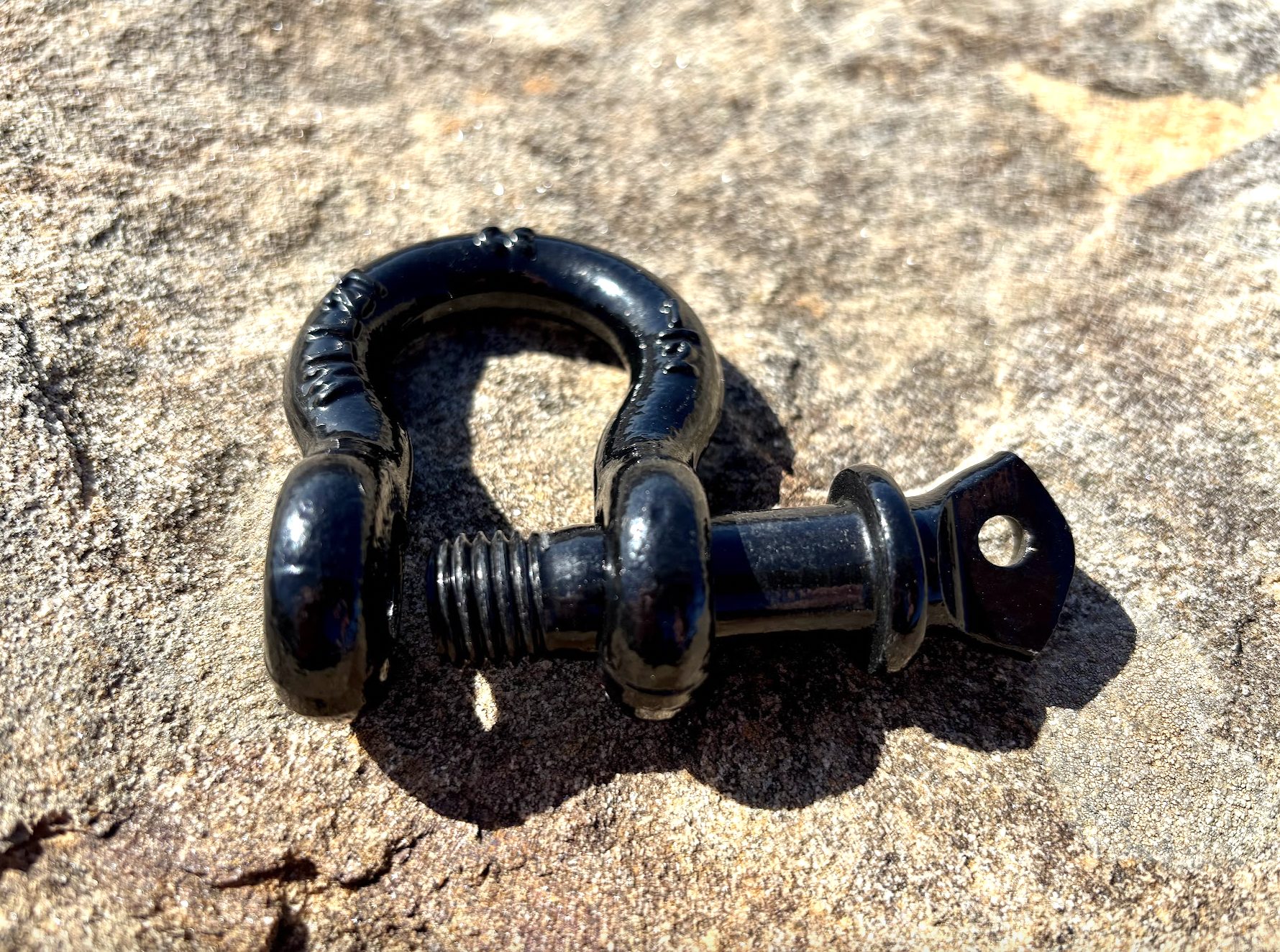 The Jamiikury D shackles are built from drop forged steel, which is a solid choice for recovery gear