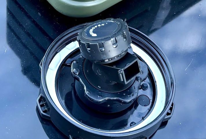 Screw-in cap system of the 5L water container