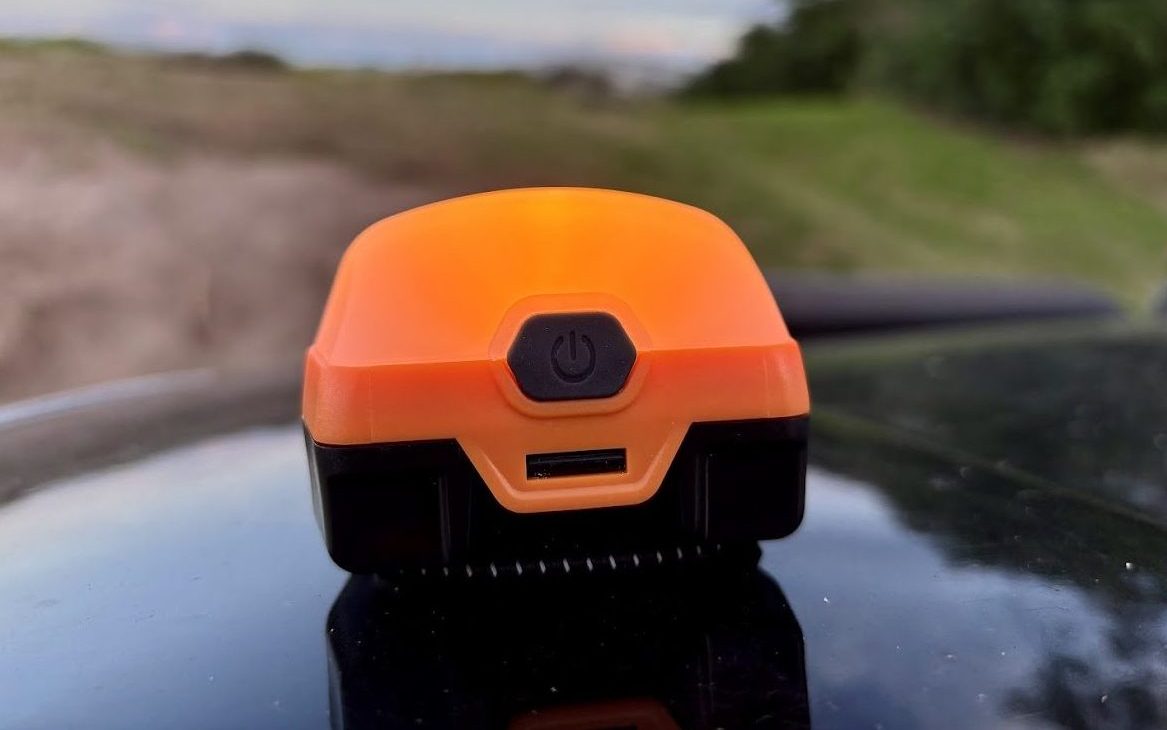 Amber light setting of the San Hima magnetic camping light
