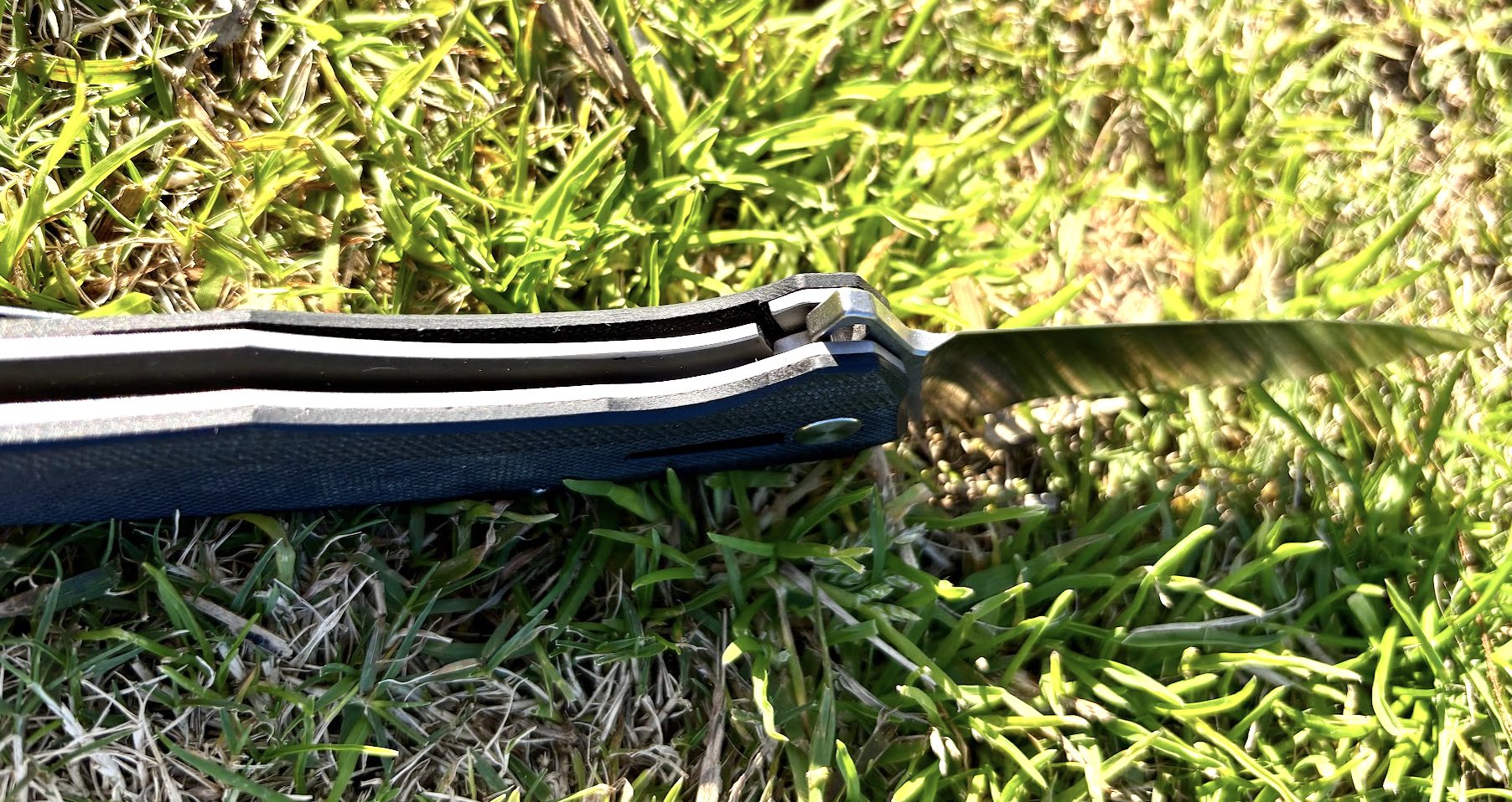 Liner lock mechanism of G10 folding knife for outdoors