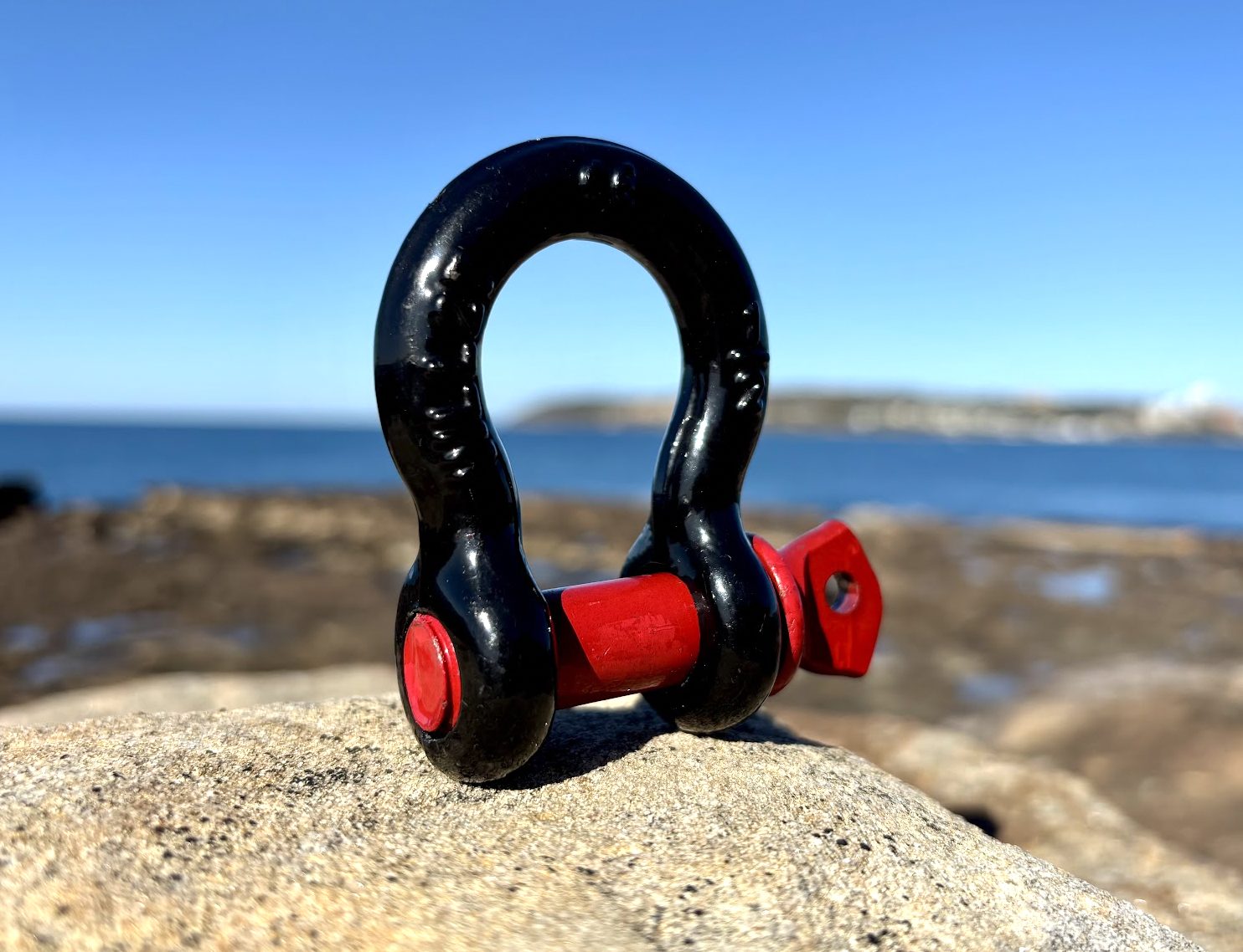 The weight (1.5kg per pair) of these D shackles is justified when you consider the 26,455 lbs breaking strength