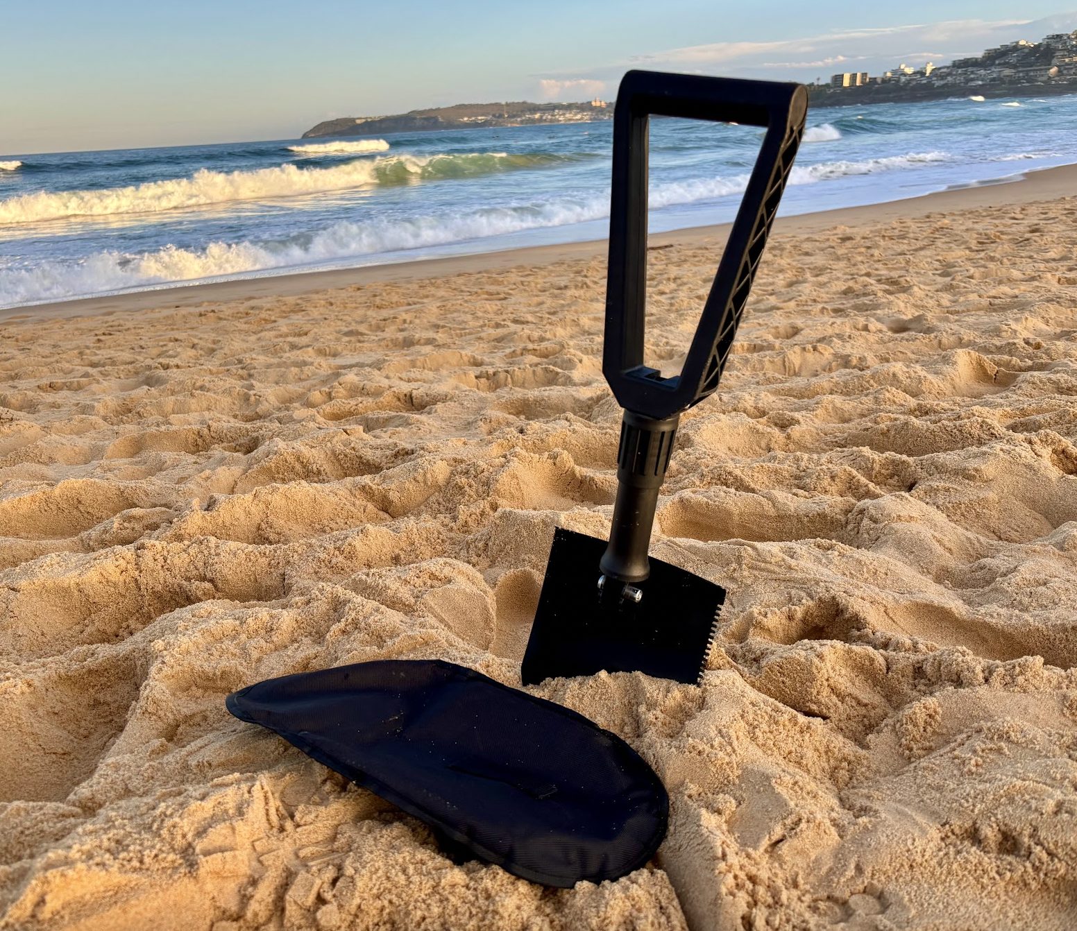 Hercules Off-Road Recovery Shovel stading up in sand the beach
