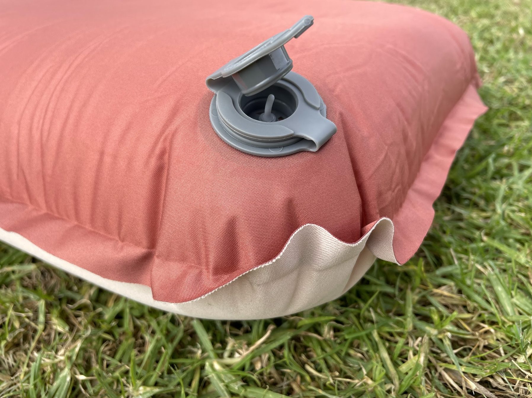 Convenient double-layer air valve of the Naturehike foam camping pillow