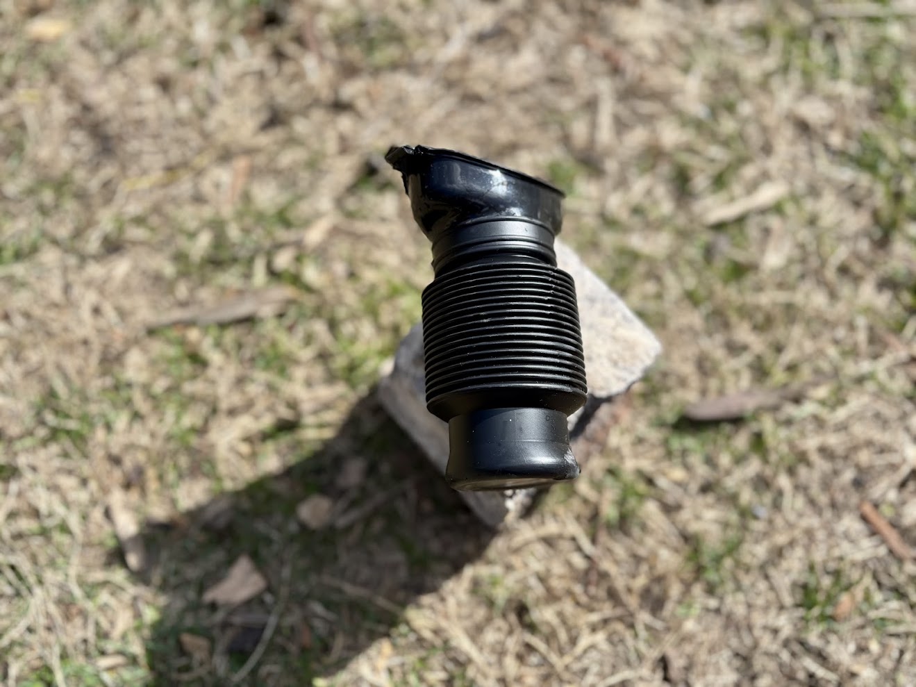 Portable urinal​ shrinks down to 12cm for easy storage