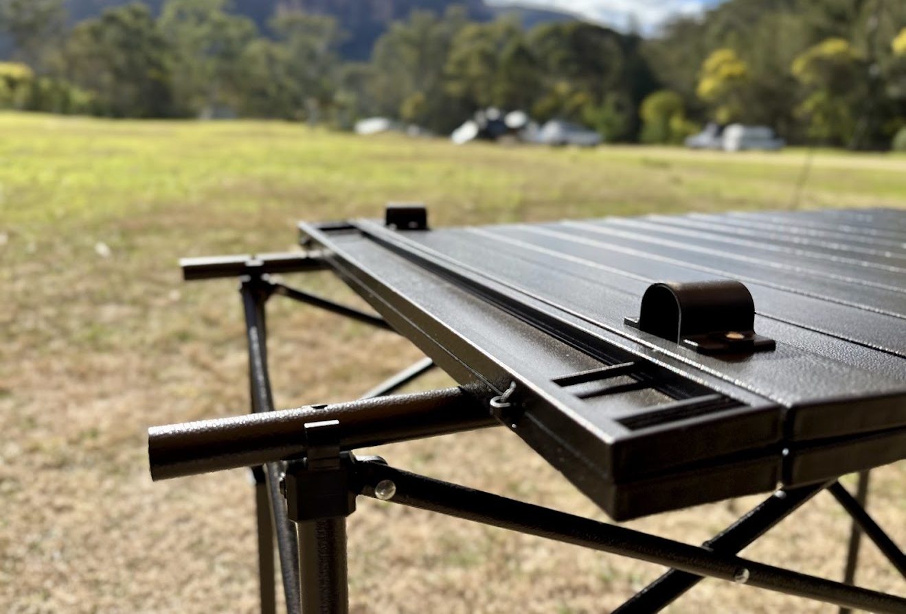 Powder-coated aluminium table top of Kings camp table