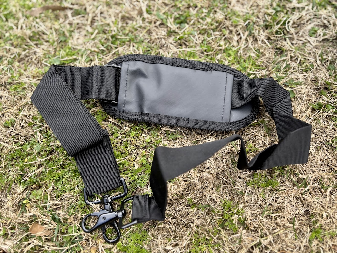 The Kings 40L duffel bag comes with a shoulder strap