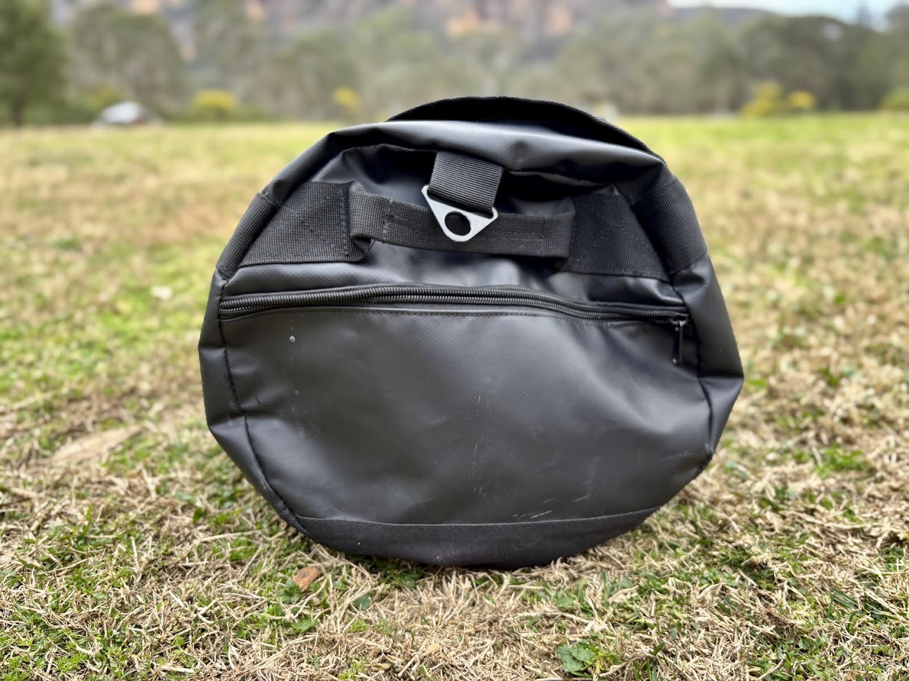 The tarpaulin on the Kings 40L duffel bag provides a good level of water resistance