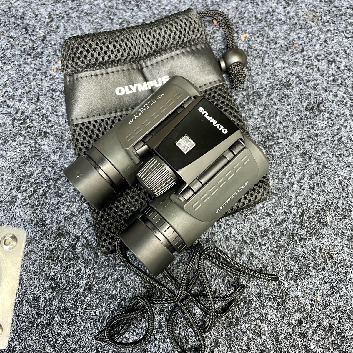 Size is the standout of the Olympus 10x21 binoculars​, at just 107x88×38 mm, it sits comfortably in a jacket pocket