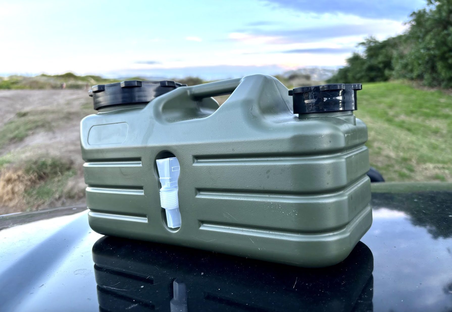 Heavy-duty polymer body of the water container with 5L capacity