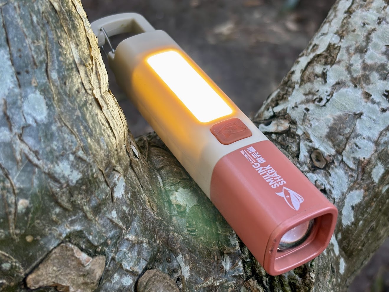 Smiling Shark camping torch in floodlight mode