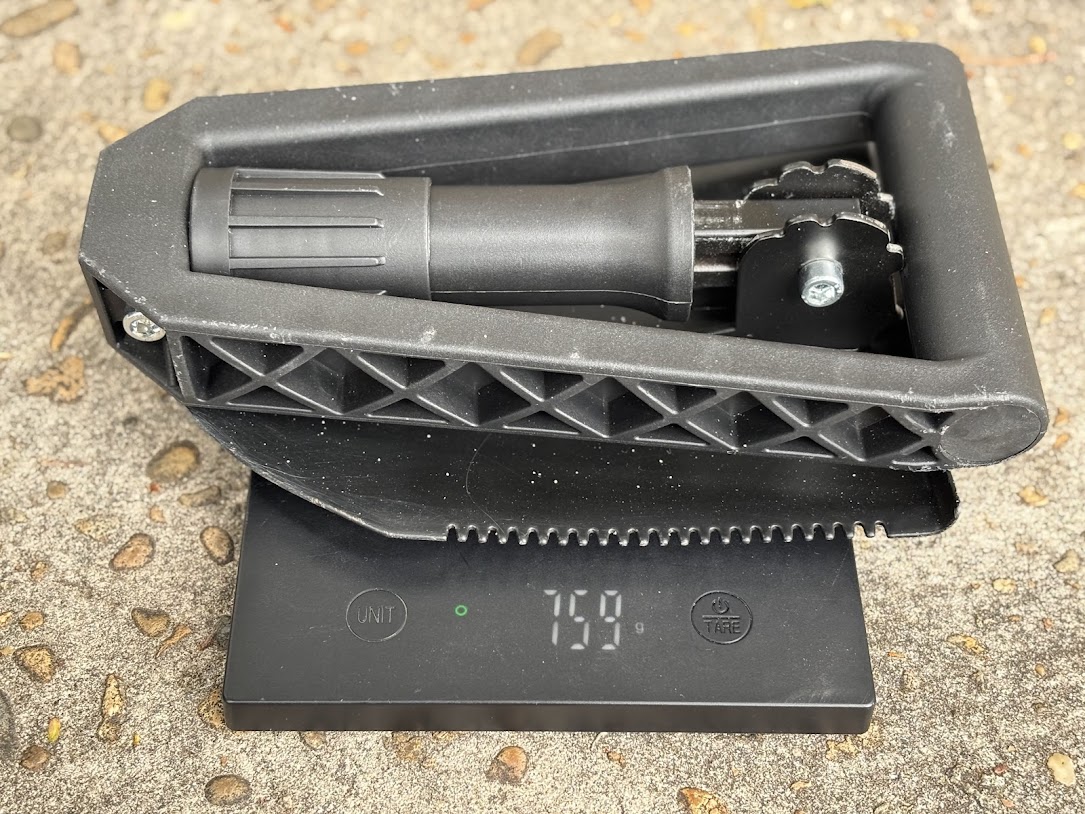 The Kings shovel is a great compromise between size and function at just 760g