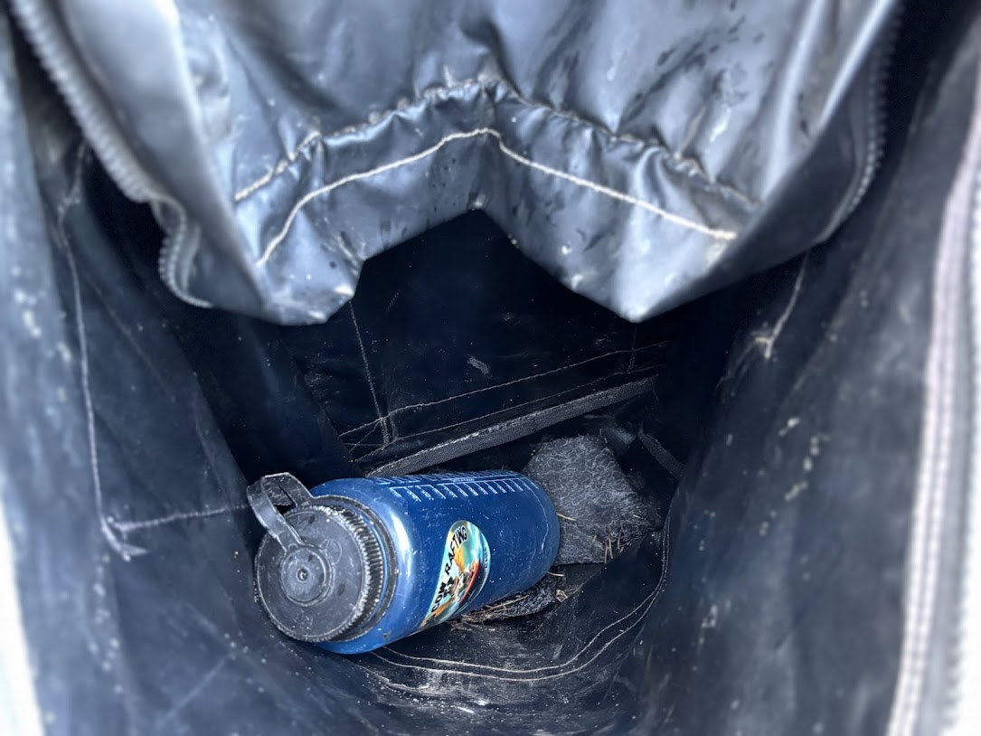 The generous 48L capacity of the Kings spare weel bag is more than enough for a weekend worth of rubbish or wet recovery gear