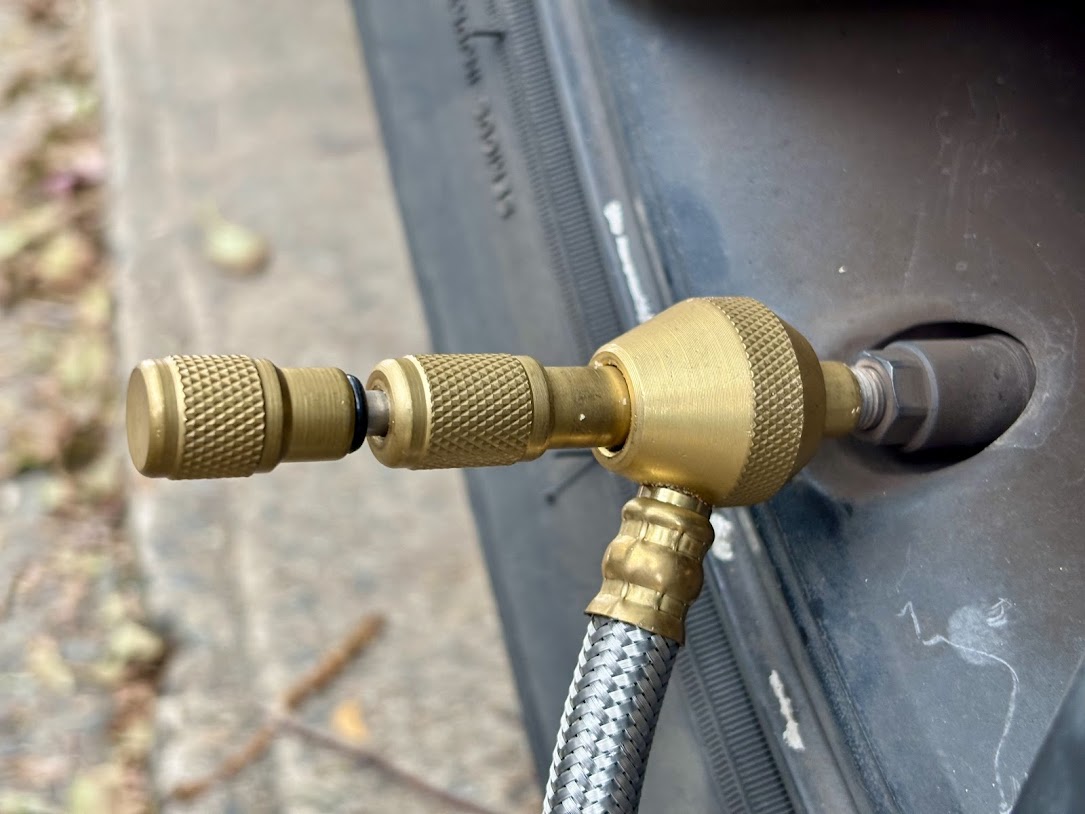 The main body and fittings of the XTM tyre deflator​ are made from quality brass