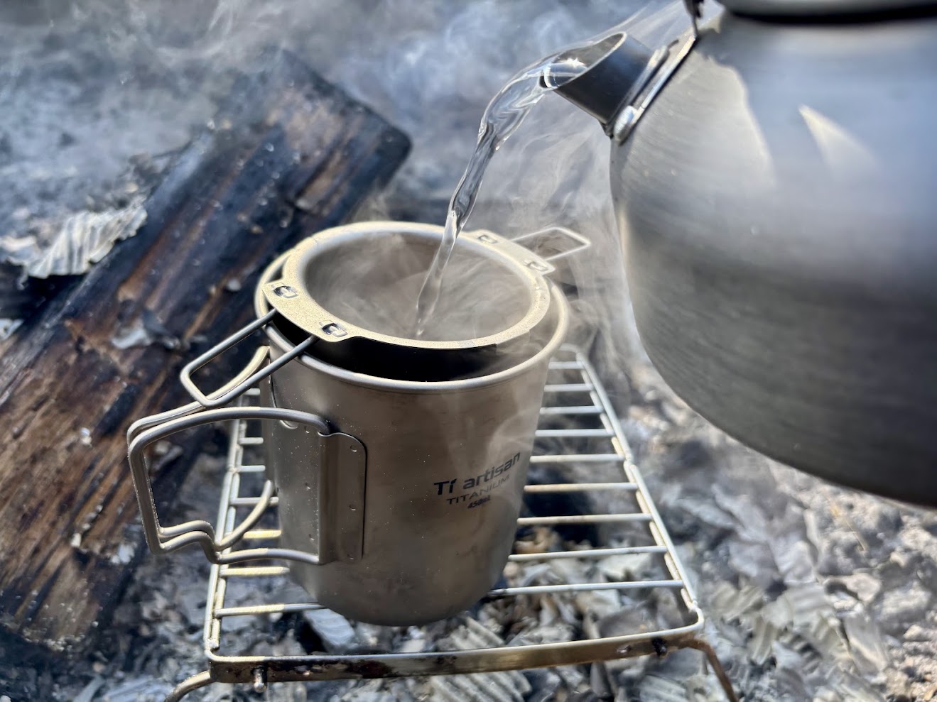 Using the Ti Artisan titanium cup 450ml for brewing coffee on the camp fire