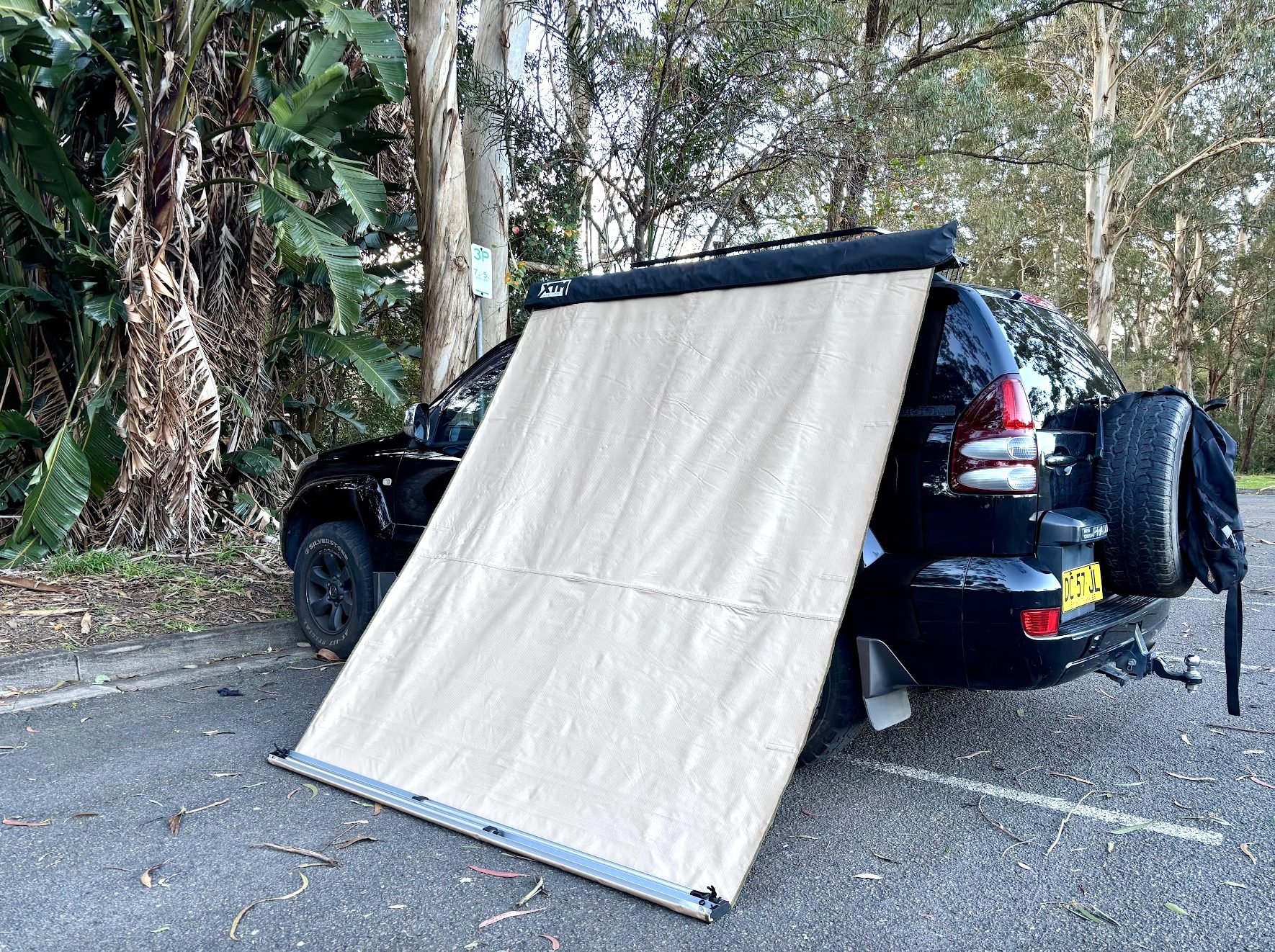 At 213 cm long when packed, the XTM car awning takes up noticeable space on the rack, but the slim profile means it doesn’t look awkward or out of place