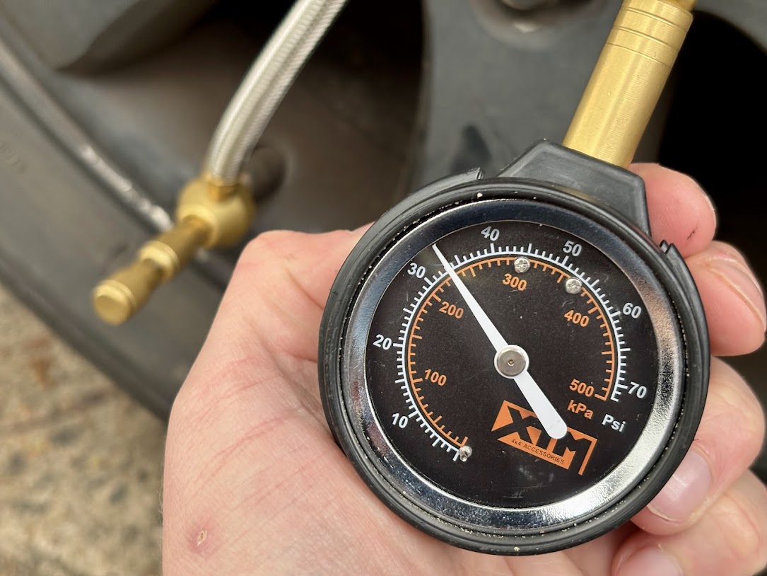 You can easily air down all four tyres in a few minutes with the XTM tyre deflator​