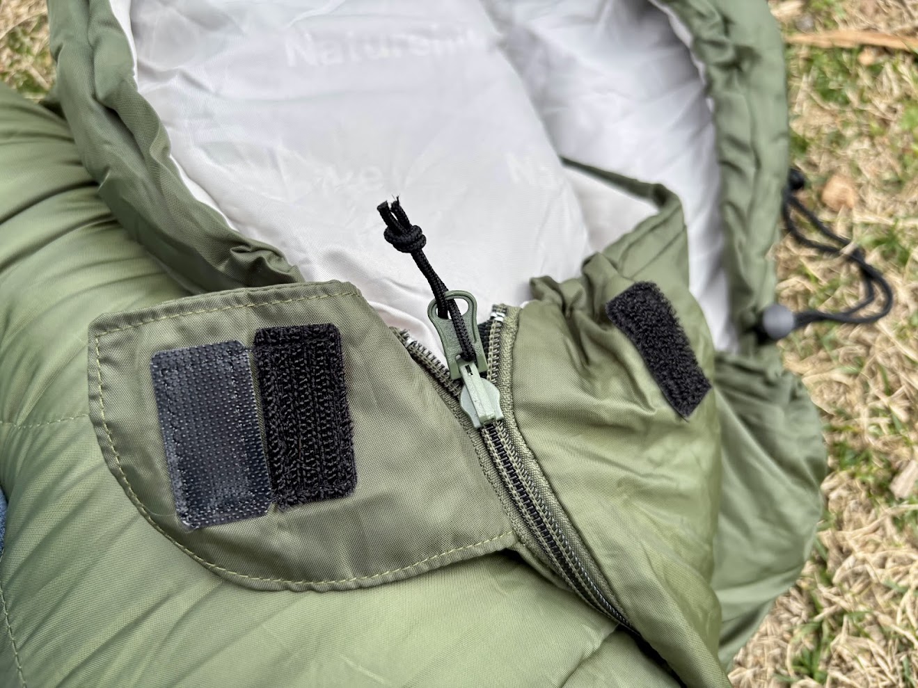 Zipper and velcro seal fo the Naturehike Y150L sleeping bag