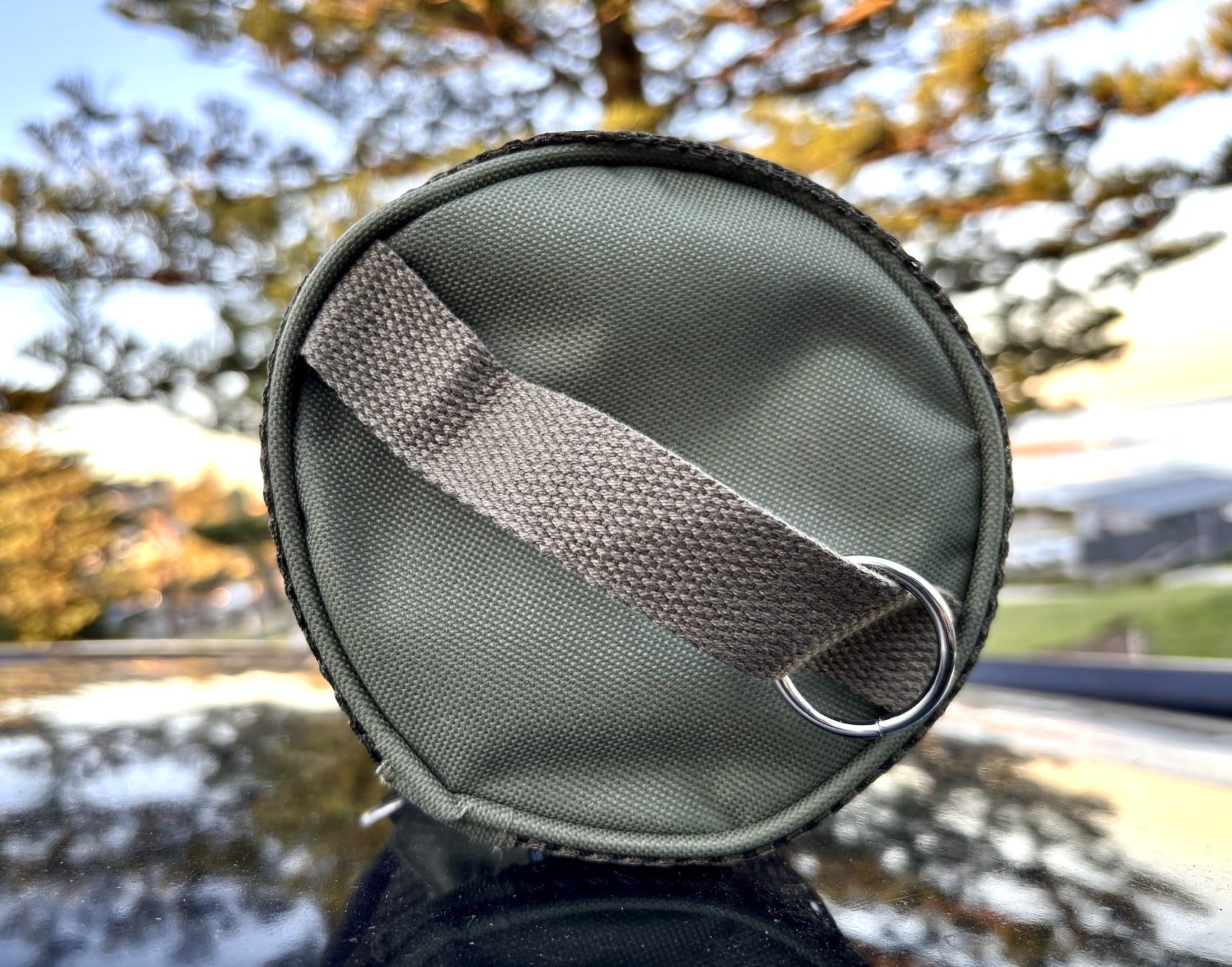 Hanging loop of the mesh toilet paper holder