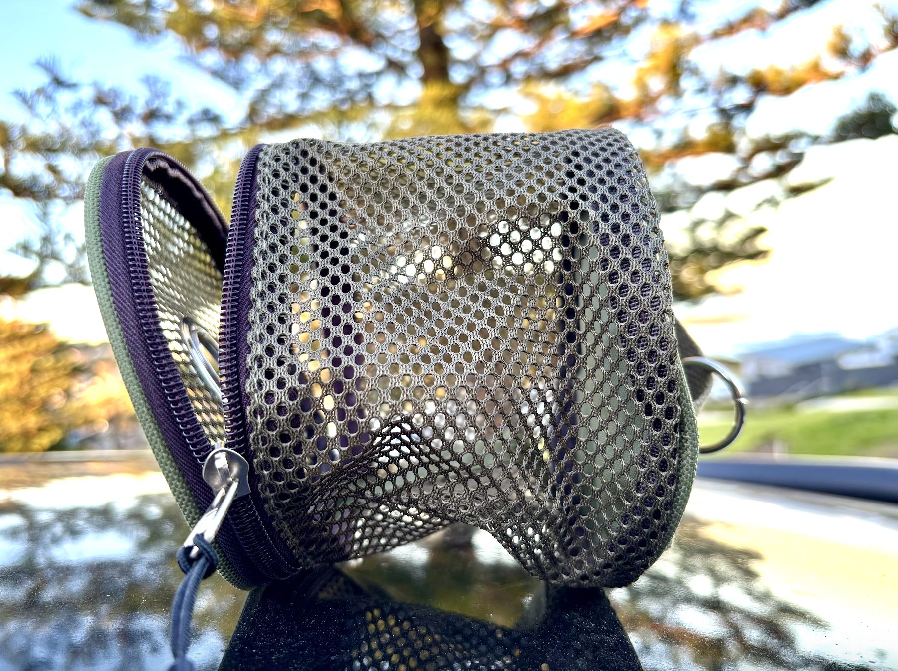 Zipper and Oxford fabric mesh combo of this toilet paper holder