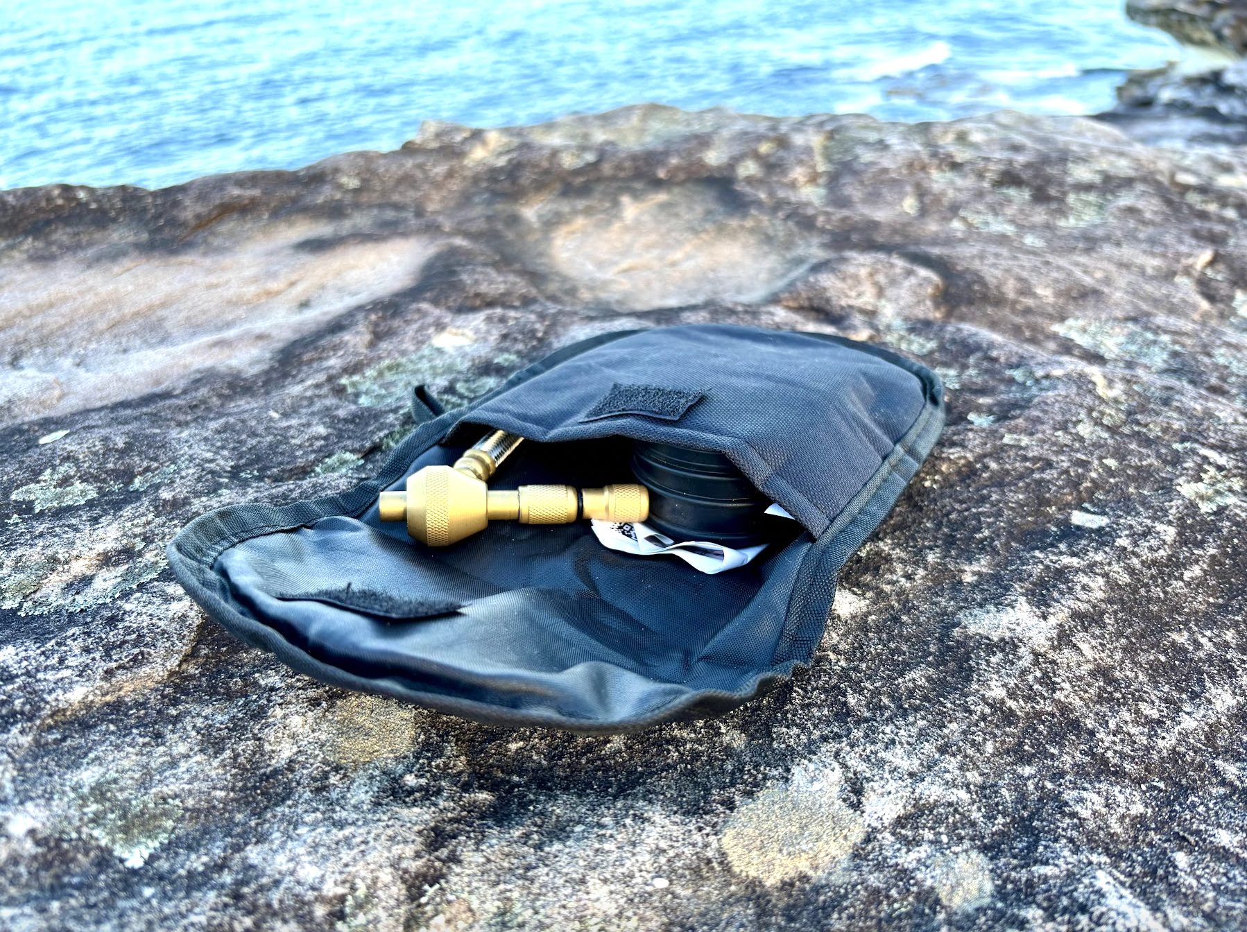 The XTM tyre deflatori comes in a protective pouch to keep the deflator safe in your glove box or recovery kit