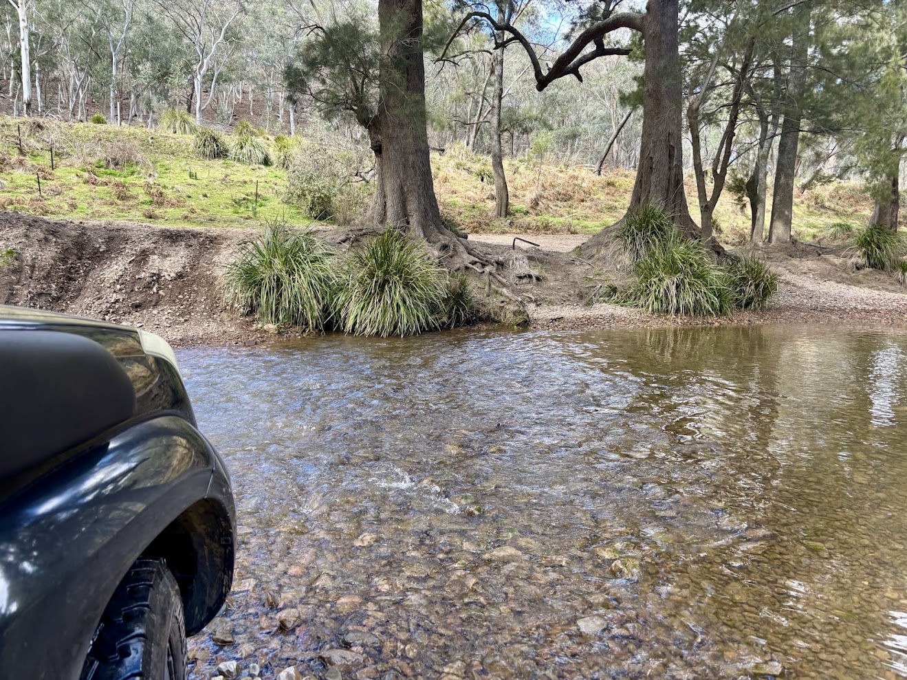 4WD crossing the Turon river nearby the Diggings Campground​