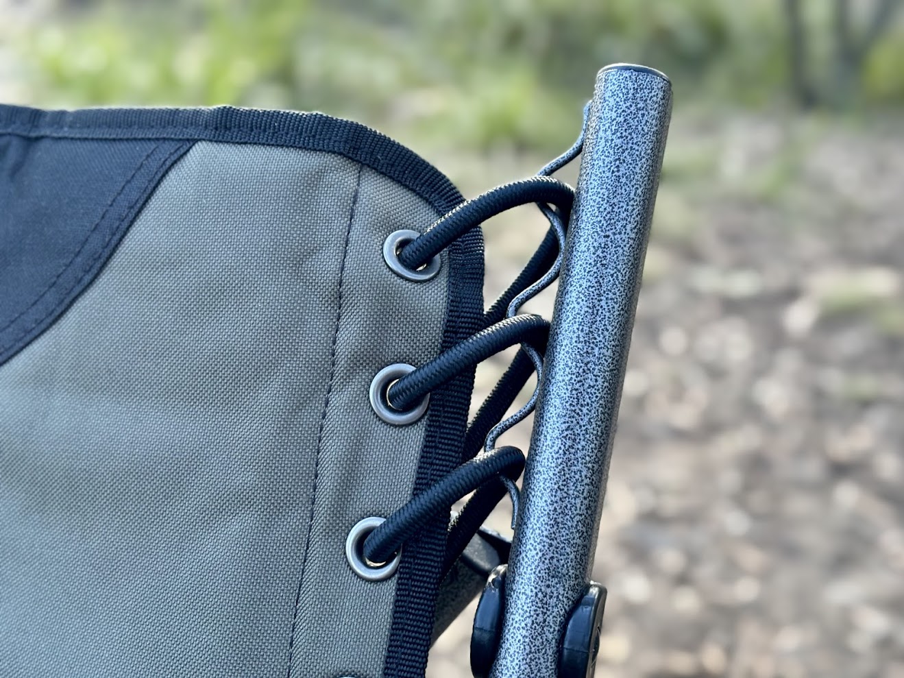 Bungee suspension on backrest of Wanderer camp chair
