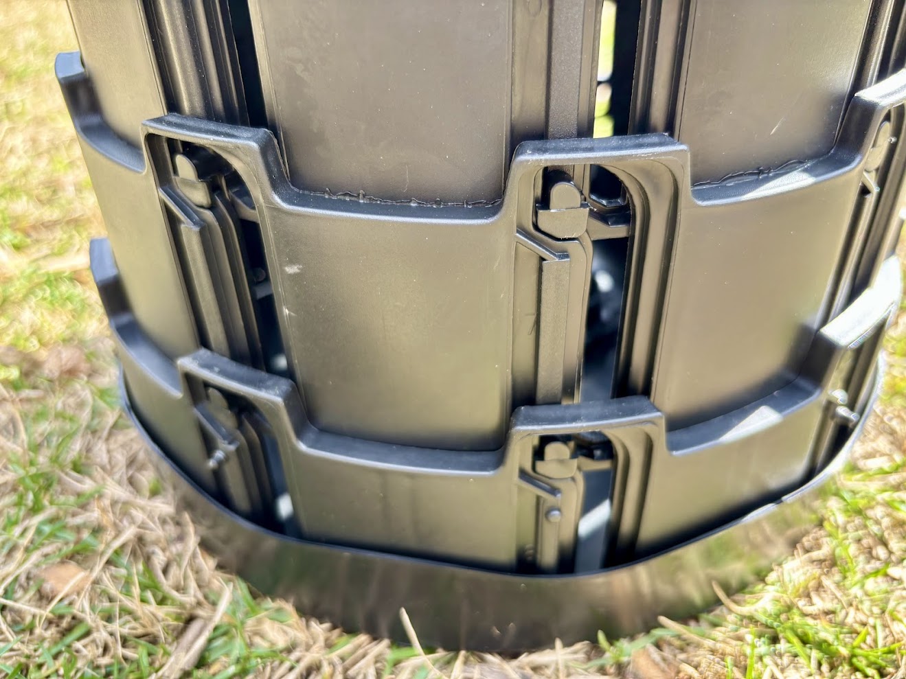 Fish scale structure of collapsible camping stool