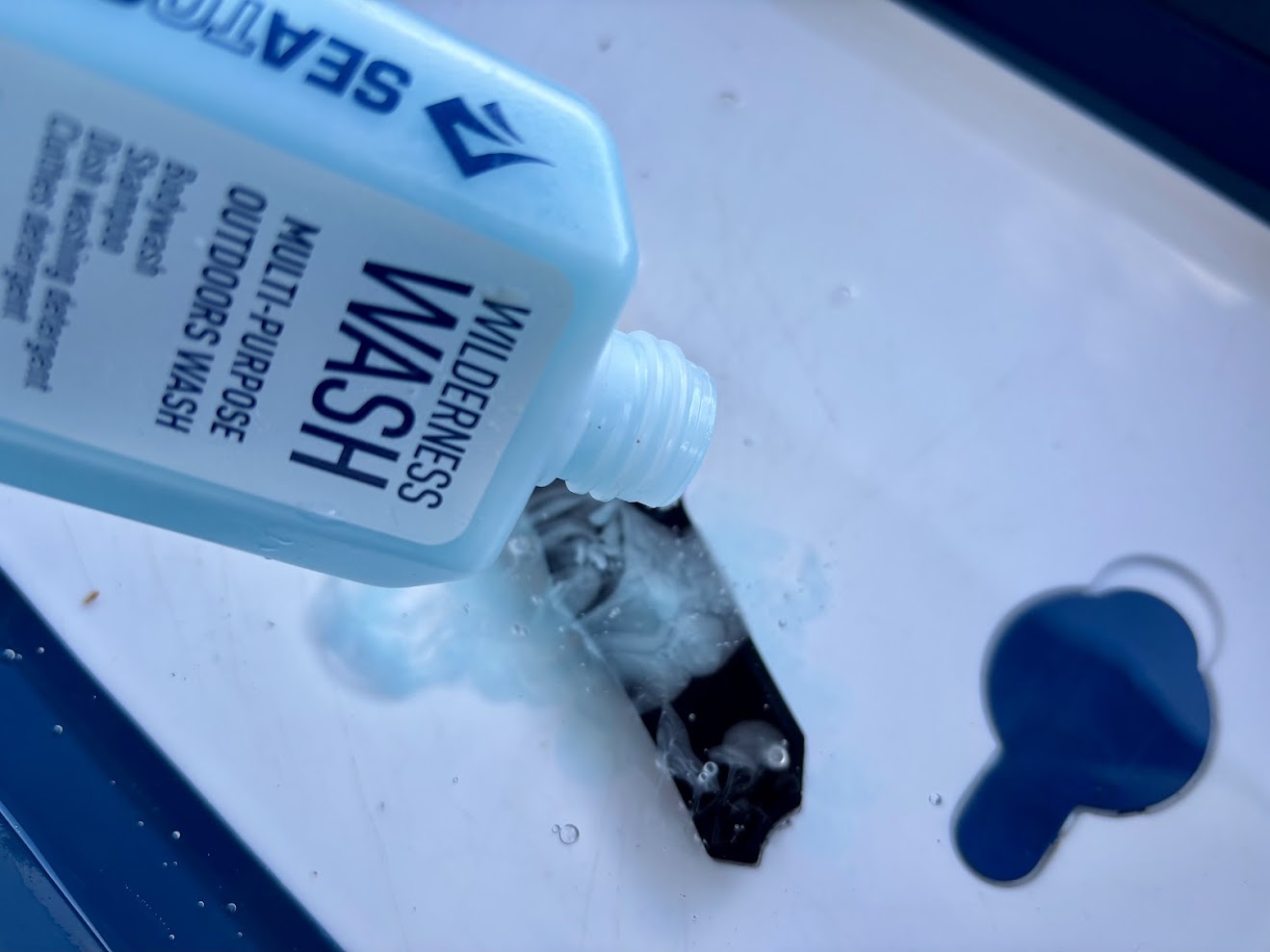 Using Sea to Summit Wilderness Wash for camping dishes