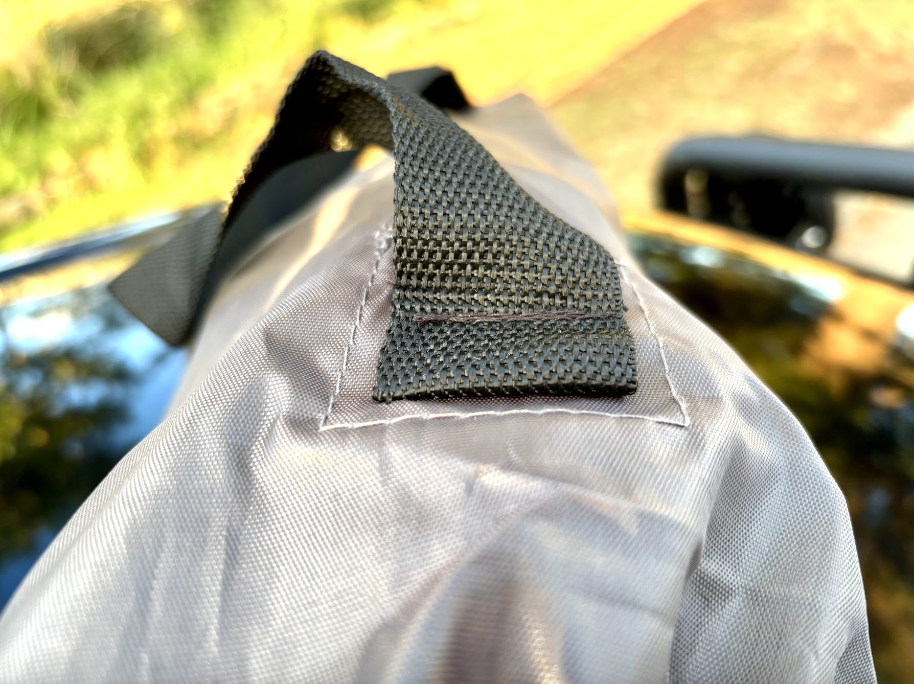 Nylon carry bag handle of the Coleman camping chair