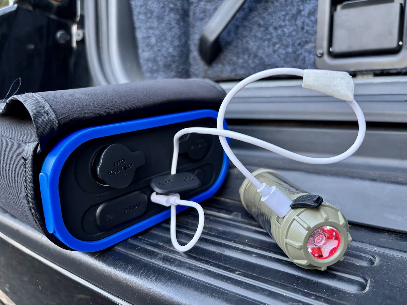 Charging the Hebuck mini led camping light​ from our 24ah Kings power pack