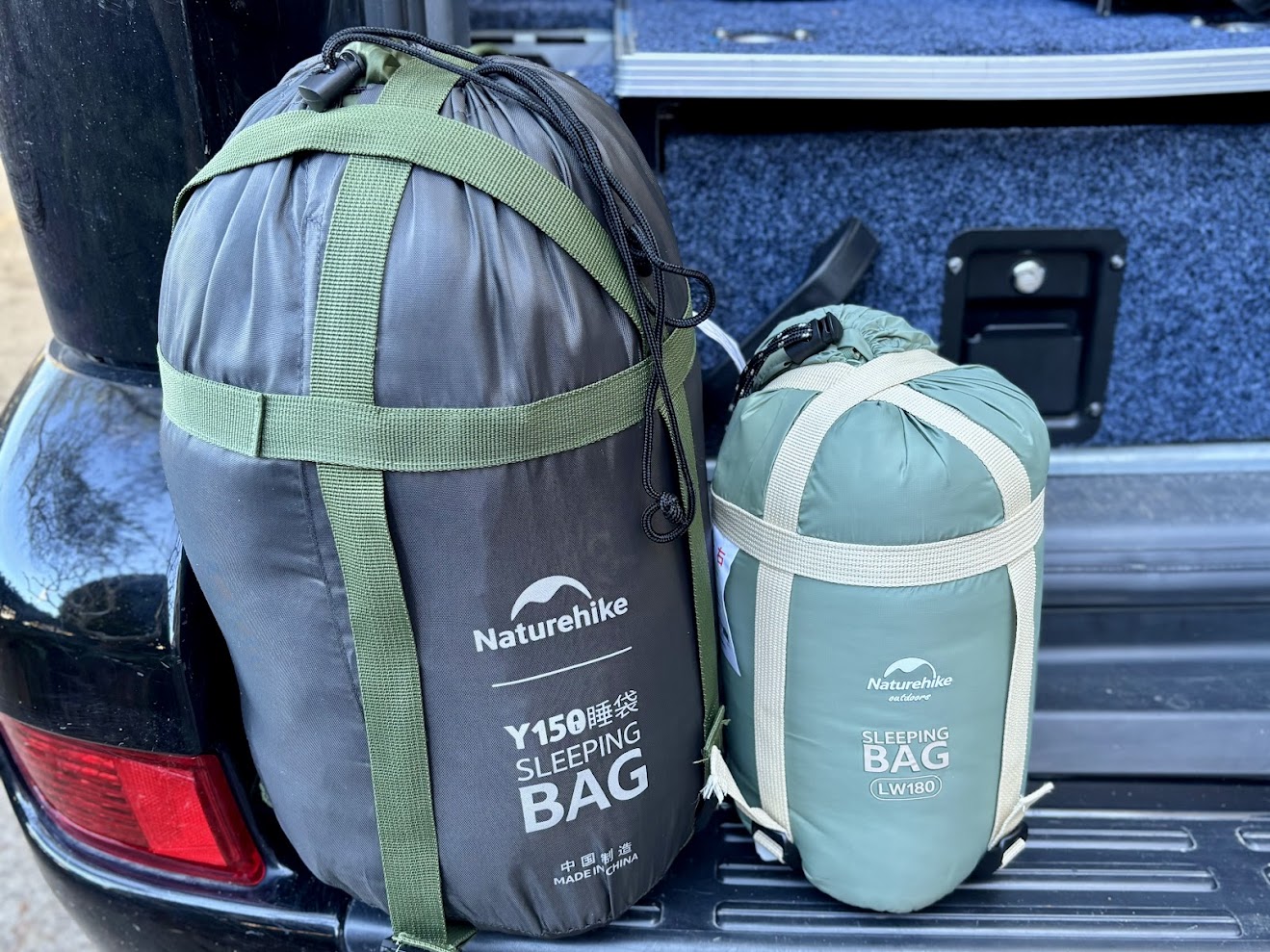 Comparing the size of the Naturehike YL150 and the lightweight LW180 sleeping bag which packs away very small