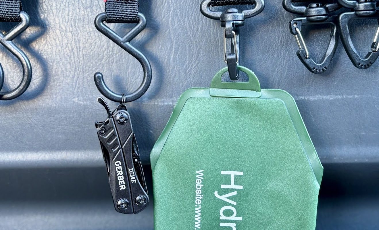 Gerber Dime review​ of size by hanging it next to a 800ml water bottle