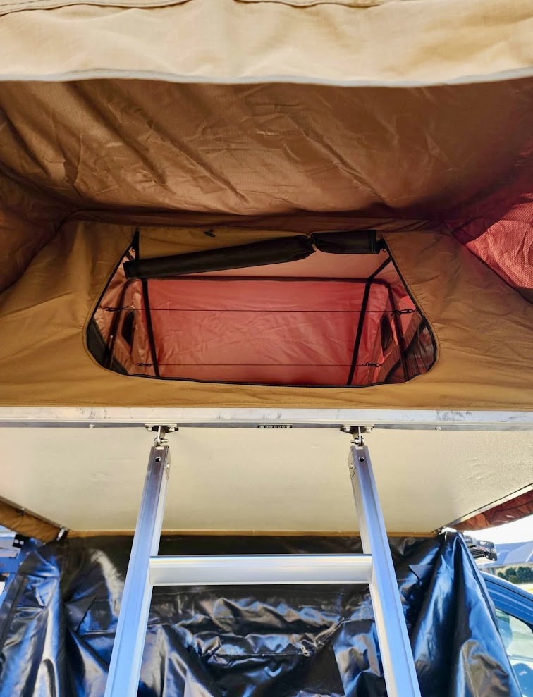 Head height in the Kings tourer roof top tent​ reaches over 1.3 m at the highest point so you can comfortably sit up and change clothes