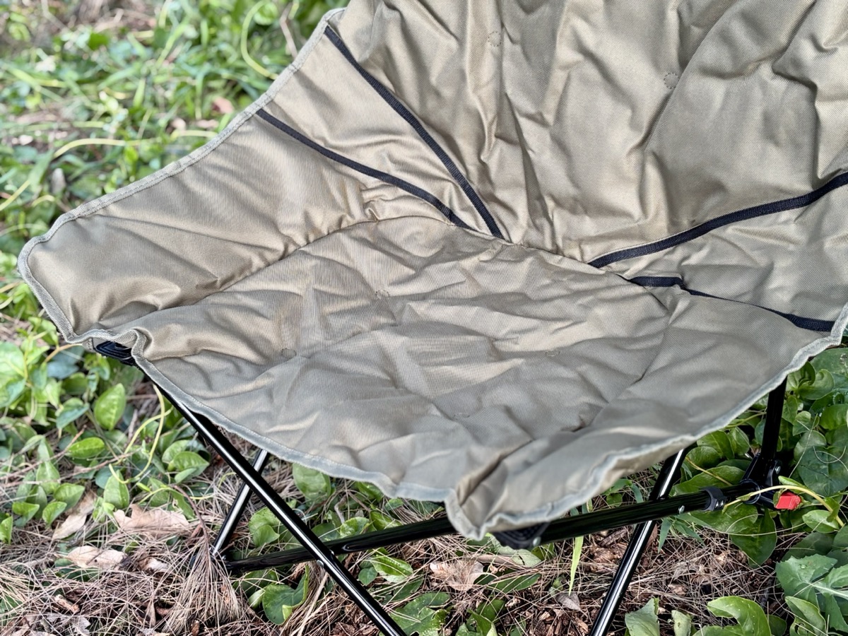 Naturehike went with 600D Oxford for the shell of the Sea Star chair and 3 cm cotton in the padding zones