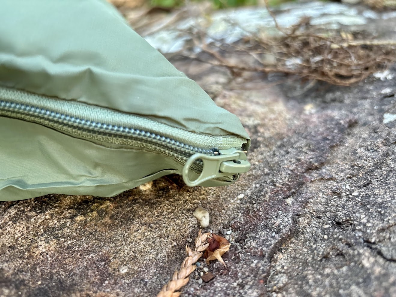 One of the best features of the Naturehike LW180 sleeping bag is the double-opening zipper to be able to unzip just the bottom section to let your feet breathe