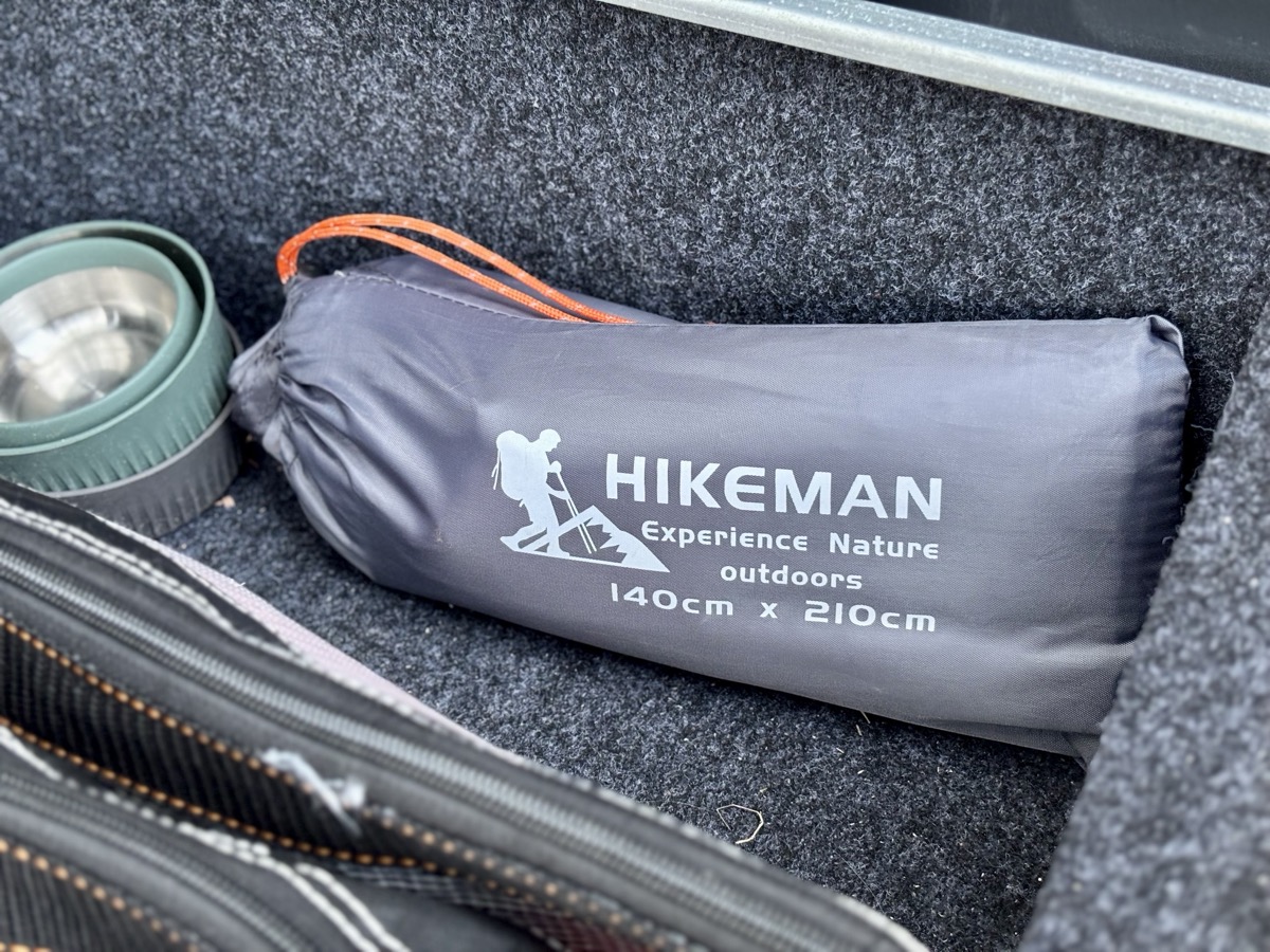 Packed down to just 20×8 cm, the Hikeman slips easily into side pockets or the bottom of your 4WD drawer system