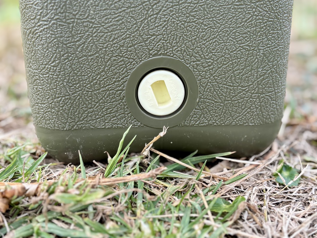 Screw-in tap systen on the side of the Pro Quip Water Carry Can with 22L capacity