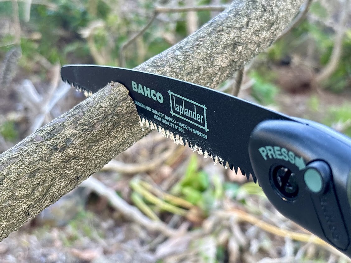 The Bahco laplander folding saw​ has aggressive XT hardpoint teeth working well with both green and dry wood