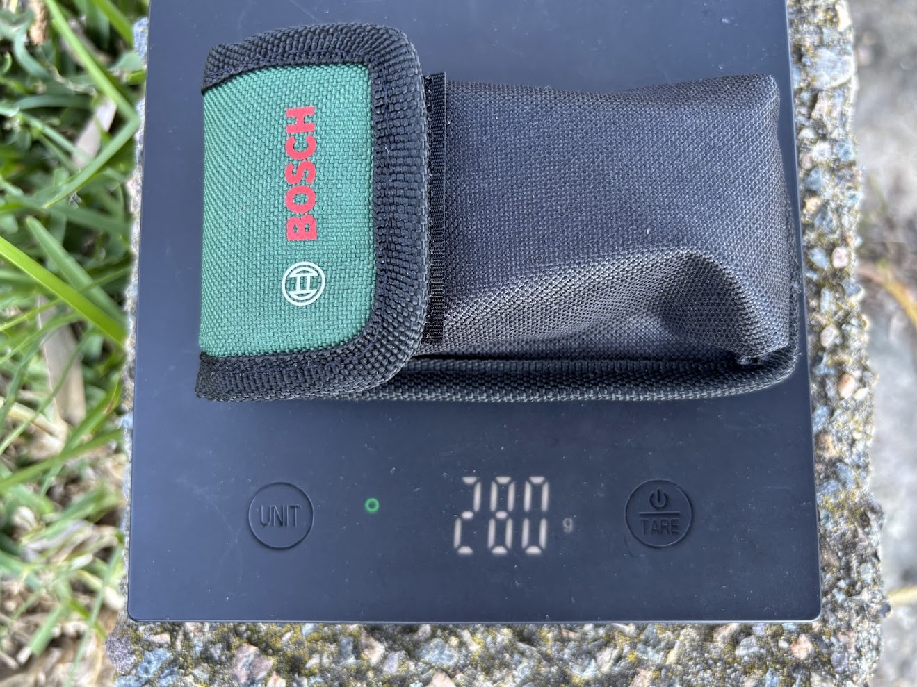 The Bosch multitool (16-in-1) has a noticeable weight in your hand at 280g, giving it a feeling of quality without being too heavy