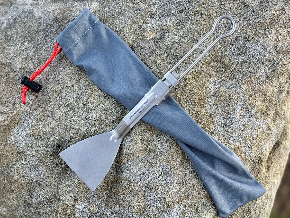 The Boundless Voyage titanium spatula​ comes with a drawstring carry pouch for storing
