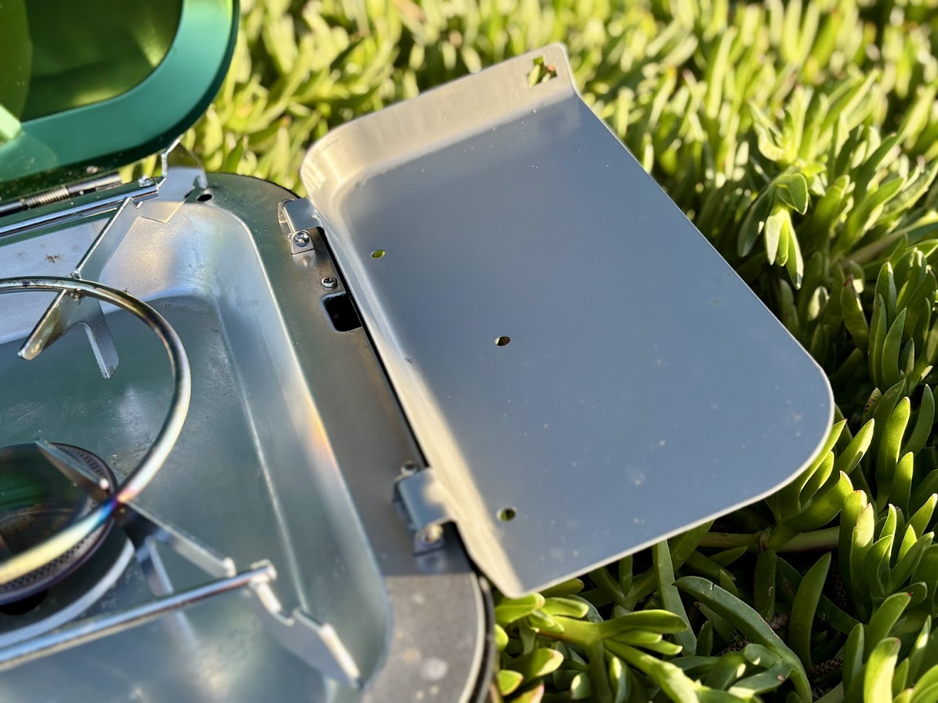 The Coleman Eventemp is copper-nickel-chrome-plated making it very durable and incredibly easy to clean