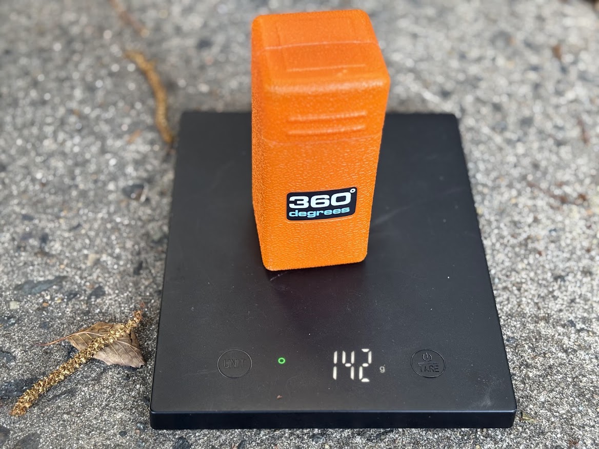The Furno stove 360 degrees​ only weighs about 140 grams including the storage case