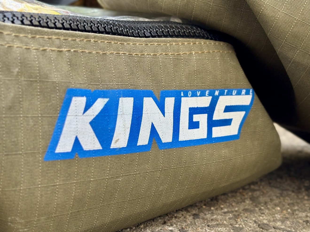 The Kings canvas clear top bag​s are made from heavy-duty 400GSM canvas which is hard to stain and easy to wipe clean