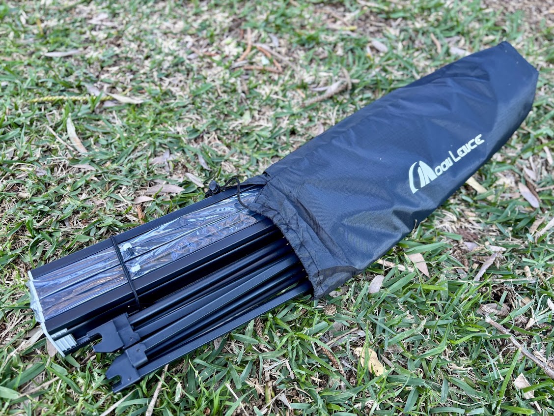 The Moon Lence table arrived in a compact carry bag that, while it felt a bit flimsy, did a good job of holding everything together