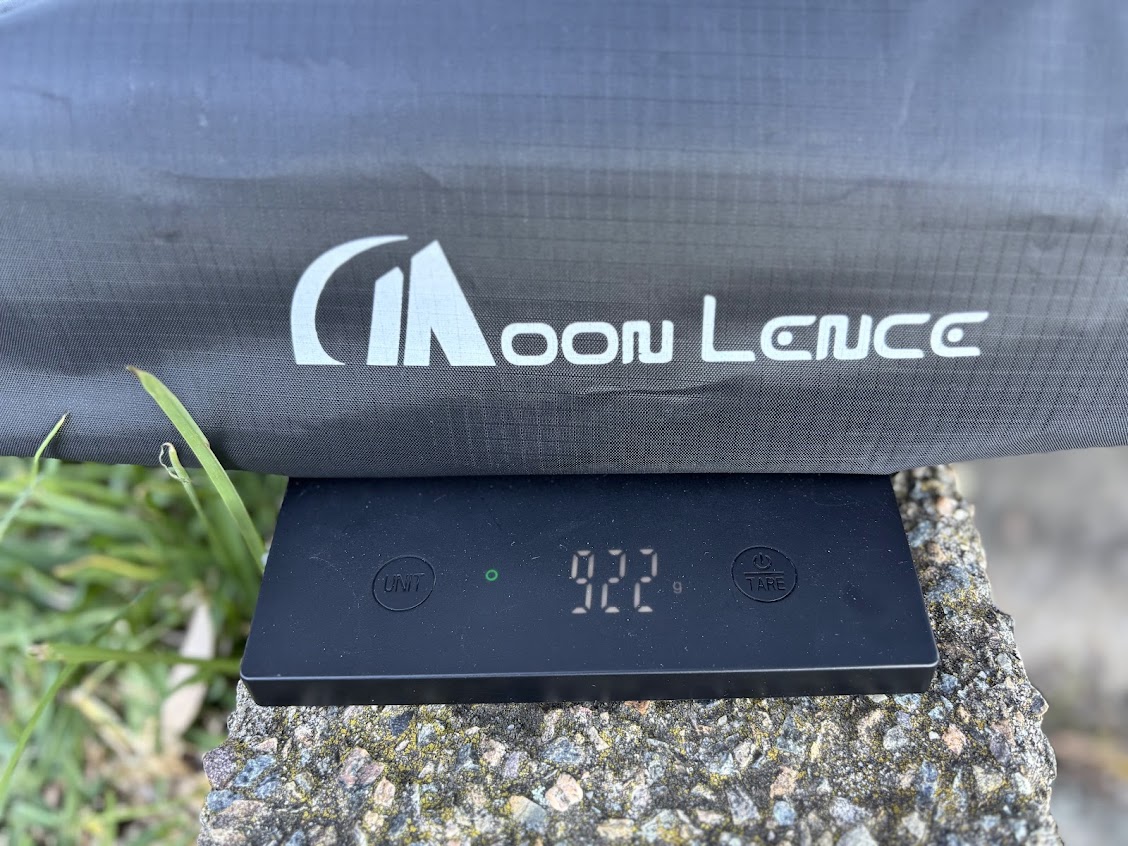 The Moon Lence table is for hiking, camping and the outdoors is ultralight at only 922 grams