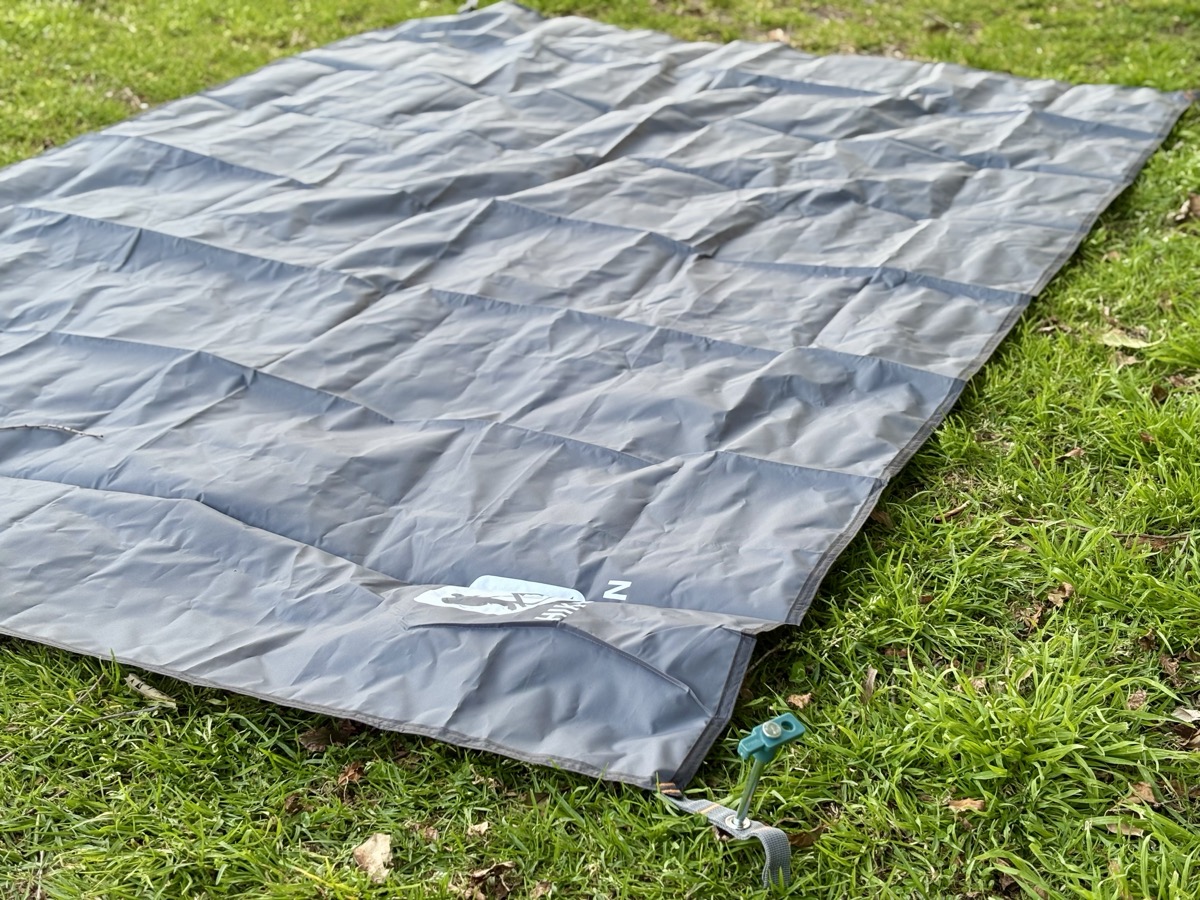 The PU2000mm waterproof rating of the Hikeman tarp isn’t the highest around, but it’s more than enough for typical camping in light to moderate rain