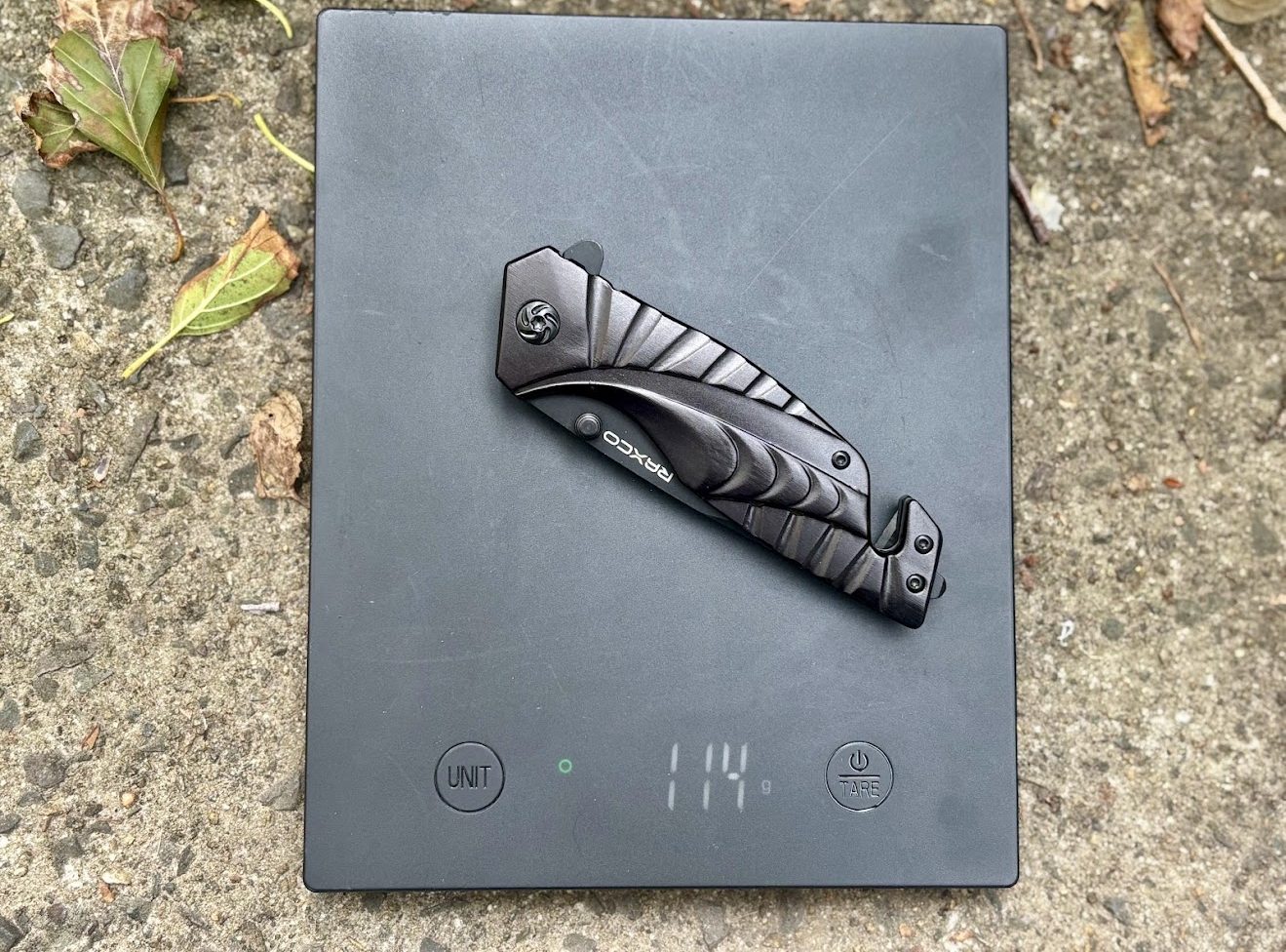 The Raxco folding knife​ is very lightweight at just 114 grams